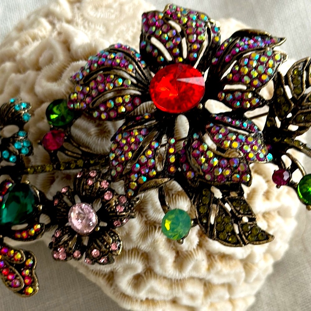 Gorgeous Exciting Large Statement Brooch - image 8